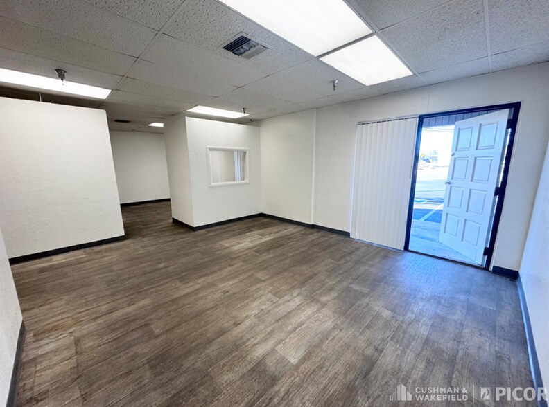 More Photos Of 1665-1700 E 18th St, Tucson Showroom For Lease