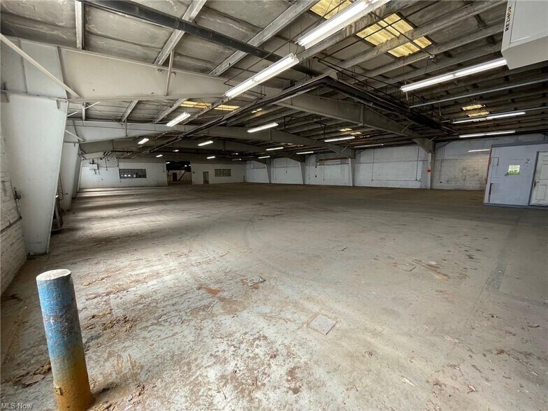 More Photos Of 1515 Franklin Ave, Toronto Industrial For Lease