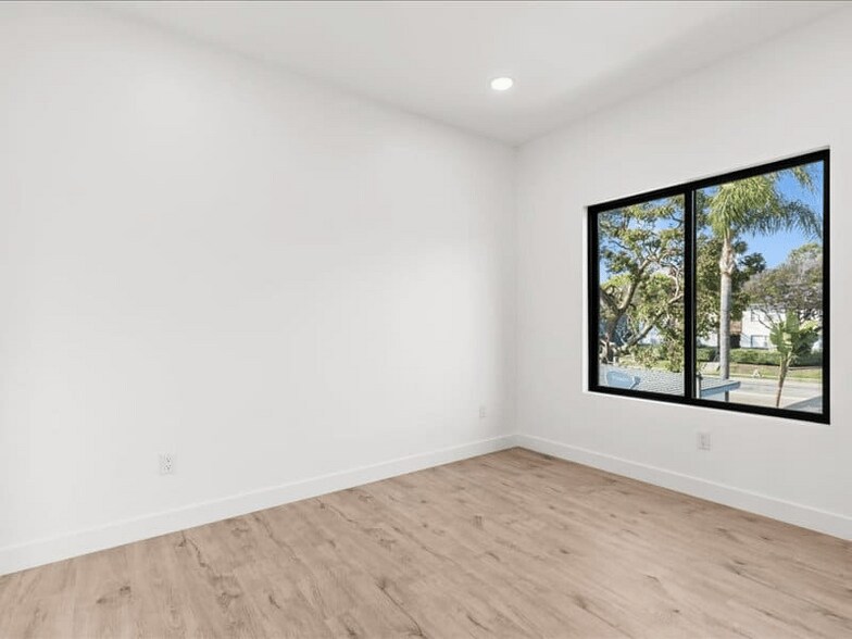 More Photos Of 3244 Clairemont Dr, San Diego Apartments For Sale