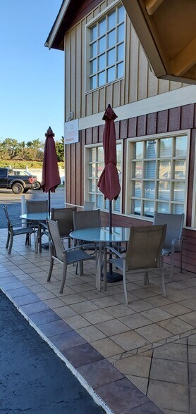 More Photos Of 760 NW Garden Valley Blvd, Roseburg Hotel For Sale