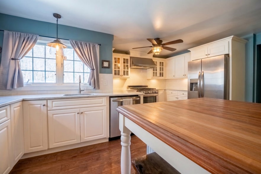 More Photos Of 2 River Rd, Cape Neddick Hospitality For Sale