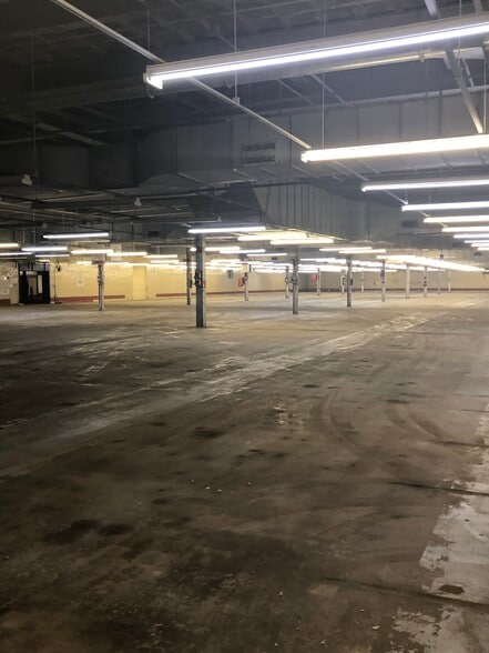 More Photos Of 318 W Howell St, Hartwell Manufacturing For Sale