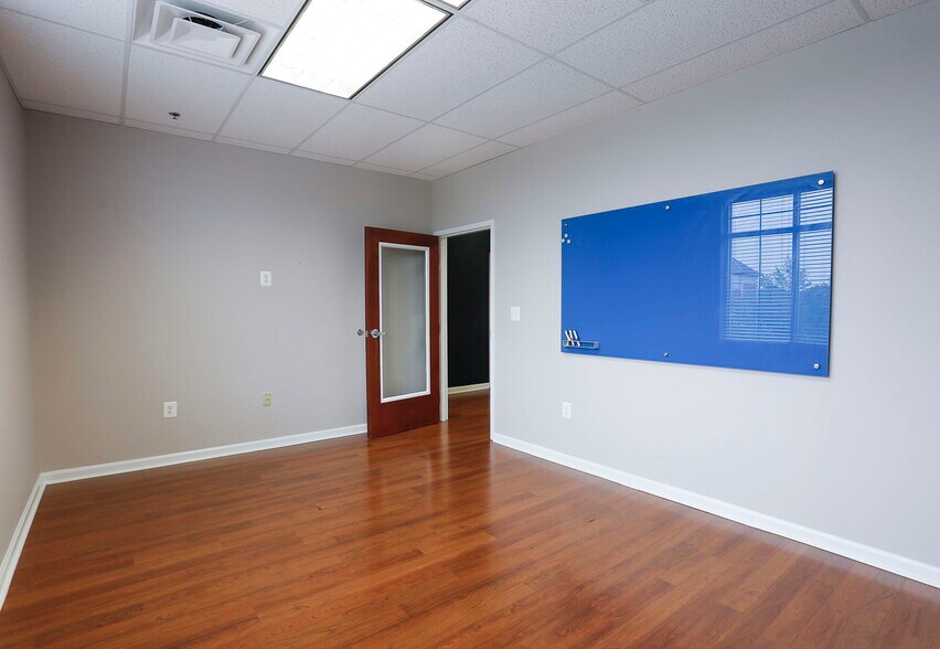 More Photos Of 19420 Golf Vista Plz, Leesburg Medical For Sale