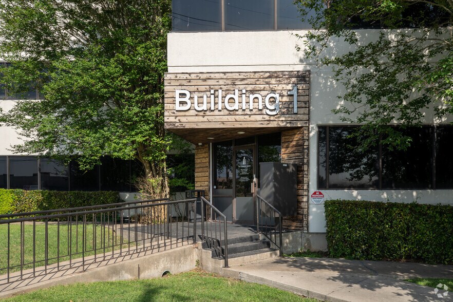 More Photos Of 7901 Cameron Rd, Austin Unknown For Lease