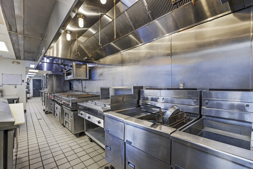 More Photos Of 208 S Castell Ave, New Braunfels Restaurant For Lease
