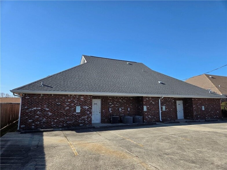 More Photos Of 1065 Muller Pky, Westwego Office For Sale