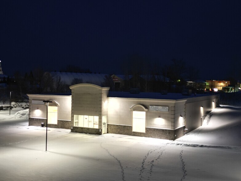 More Photos Of 2747 Chamberland St, Clarence-Rockland Freestanding For Lease