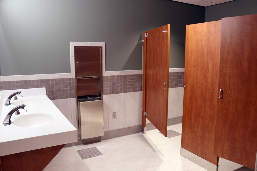 More Photos Of 8601 W Dodge Rd, Omaha Office For Lease
