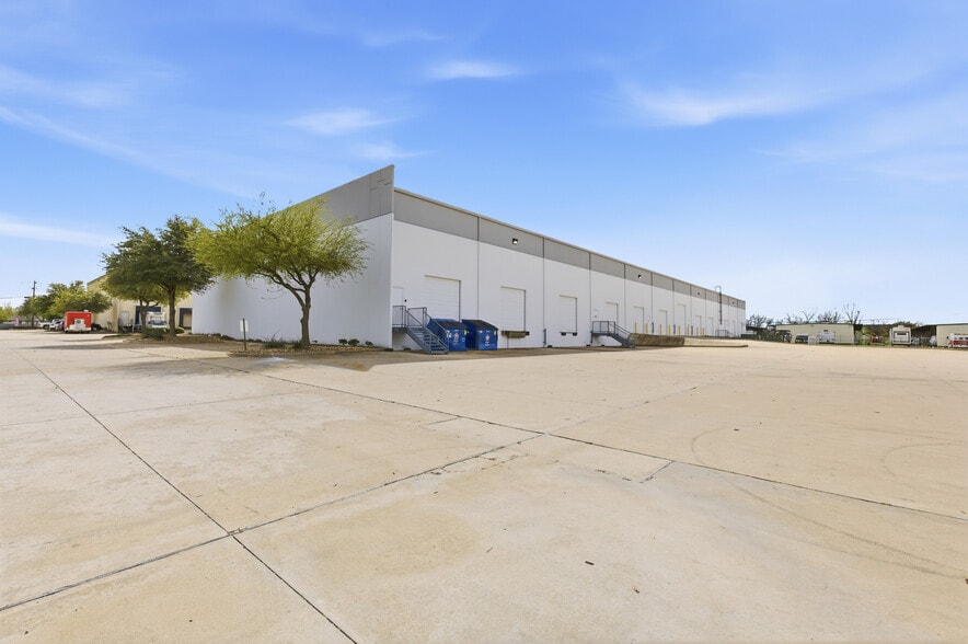 More Photos Of 3912 Gattis School Rd, Round Rock Warehouse For Lease