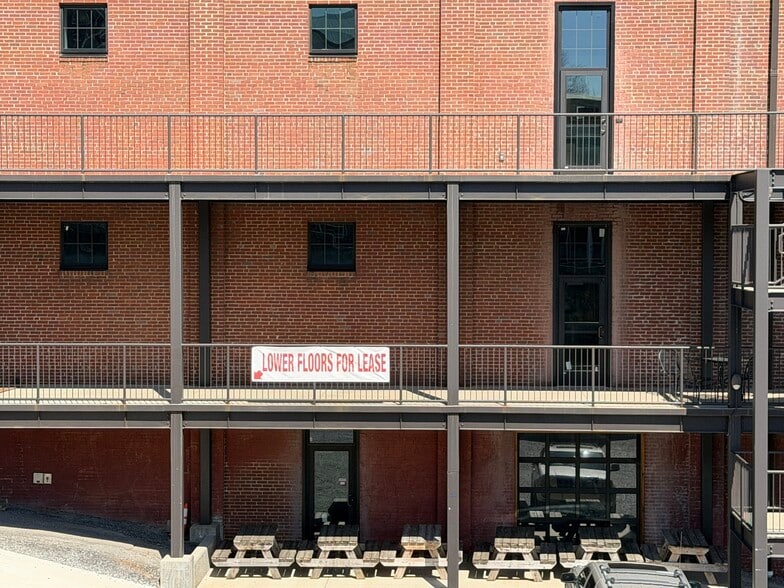 More Photos Of 201 S Court Street, Maryville General Retail For Lease