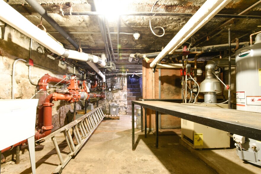 More Photos Of 361 Metropolitan Ave, Brooklyn General Retail For Lease