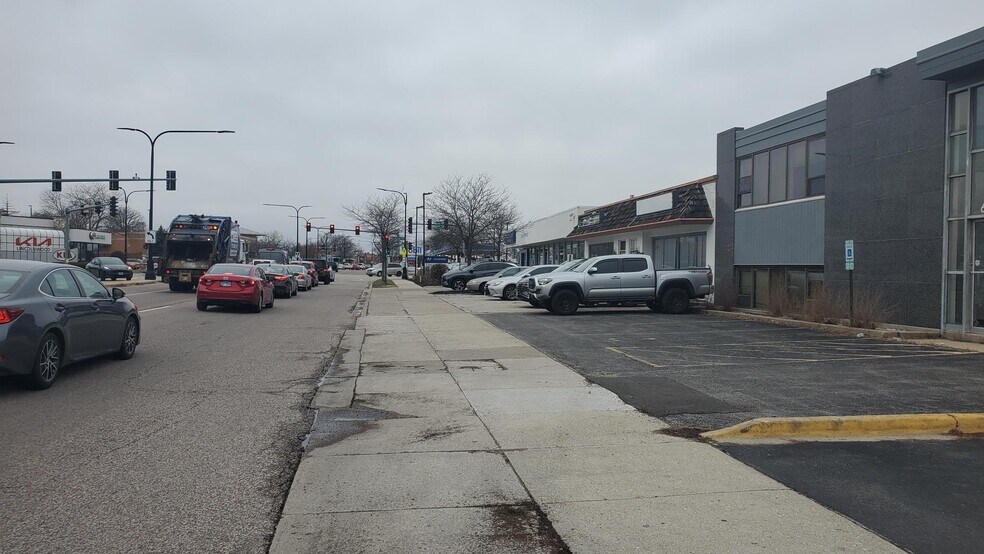 More Photos Of 6733 N Lincoln Ave, Lincolnwood Warehouse For Sale
