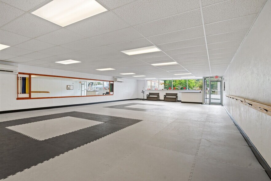 More Photos Of 175-179 Columbia Tpke, Rensselaer Storefront For Sale
