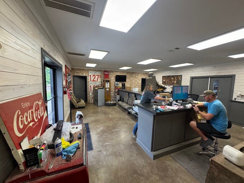 More Photos Of 7670 S Siwell Rd, Byram Warehouse For Sale