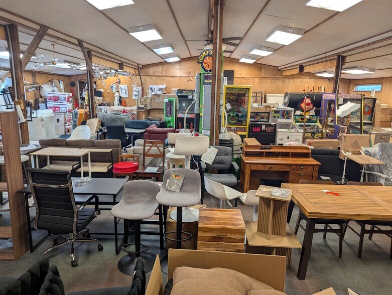 More Photos Of 22889 MO-64 Hwy, Hermitage Self Storage For Sale