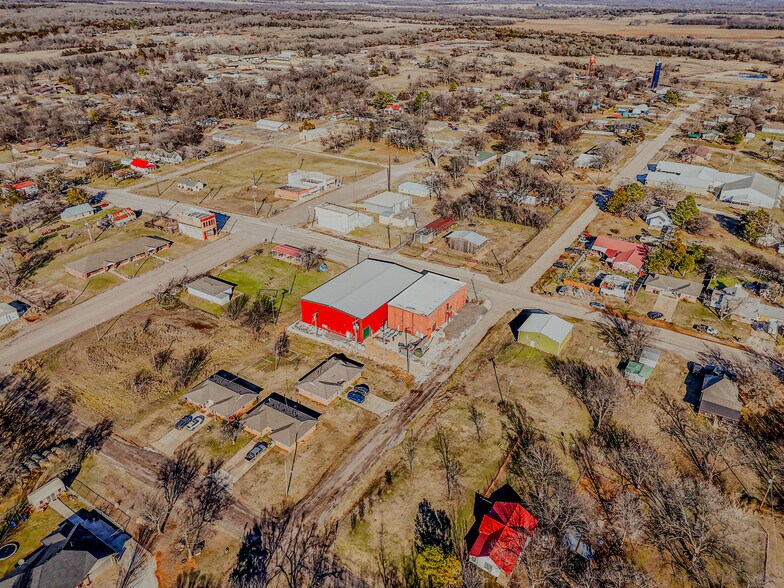 More Photos Of 103 N. Clarady, Wanette Industrial For Sale