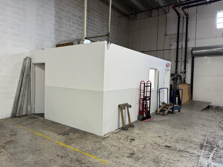 More Photos Of 8740-8890 NW 102nd St, Medley Warehouse For Lease