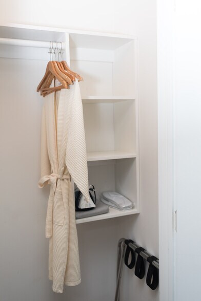 More Photos Of 1399 Main Road, Riverhead Hotel For Sale