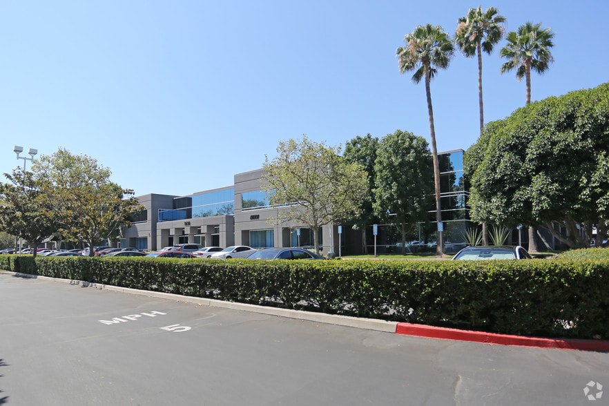 More Photos Of 1932 E Deere Ave, Santa Ana Unknown For Lease