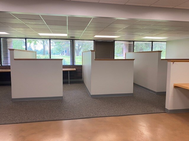 More Photos Of 8801 Ballentine St, Overland Park Loft Creative Space For Lease