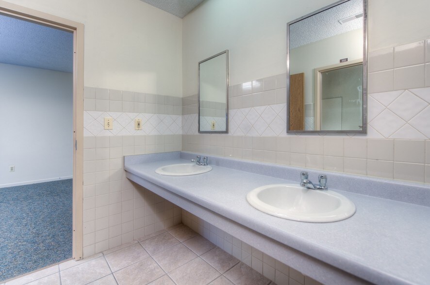 More Photos Of 1919 Sherman Ave, North Chicago Schools For Sale