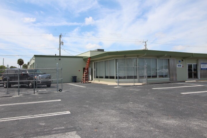 More Photos Of 609 N Railroad Ave, Boynton Beach Warehouse For Lease