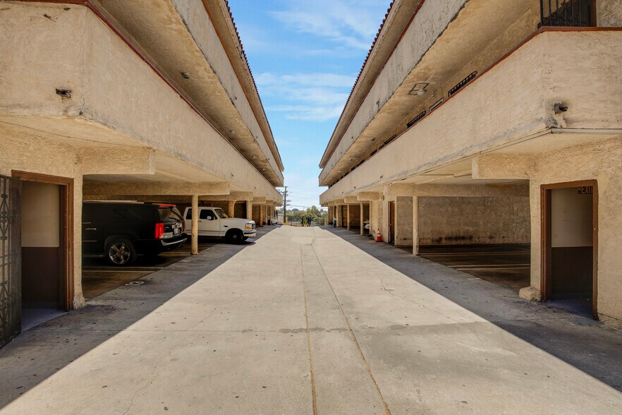 More Photos Of 3405 N Figueroa St, Los Angeles Apartments For Sale