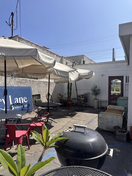 More Photos Of 301 N San Marino Ave, San Gabriel Freestanding For Lease