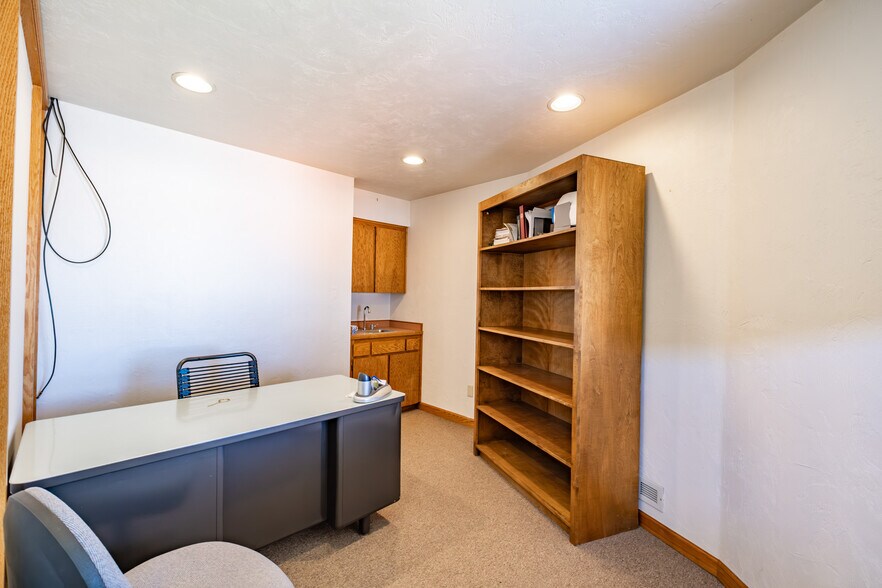 More Photos Of 1010 S Main St, Lebanon Loft Creative Space For Lease