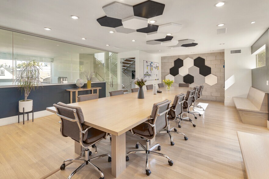 More Photos Of 1324 Abbot Kinney Blvd, Venice Specialty For Lease