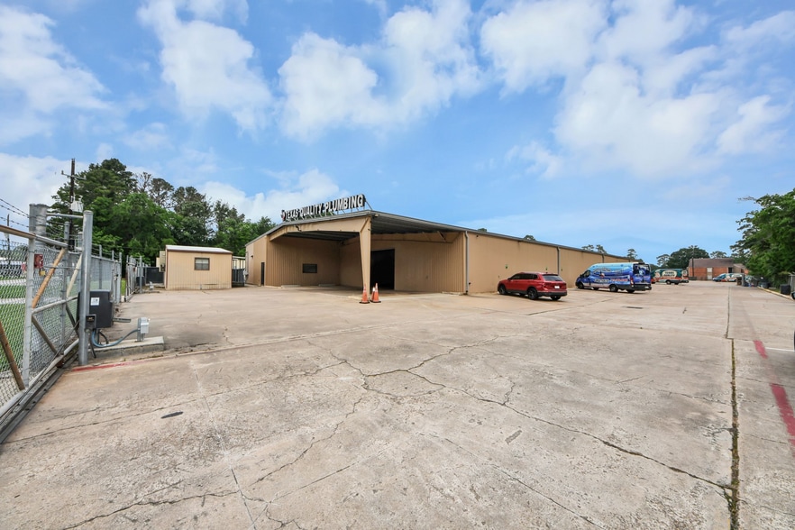 Primary Photo Of 10814 Woodedge Dr, Houston Warehouse For Sale