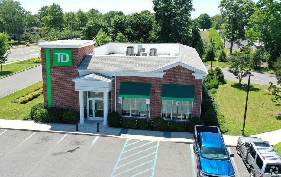 More Photos Of 460 Pulaski Rd, Greenlawn Bank For Lease