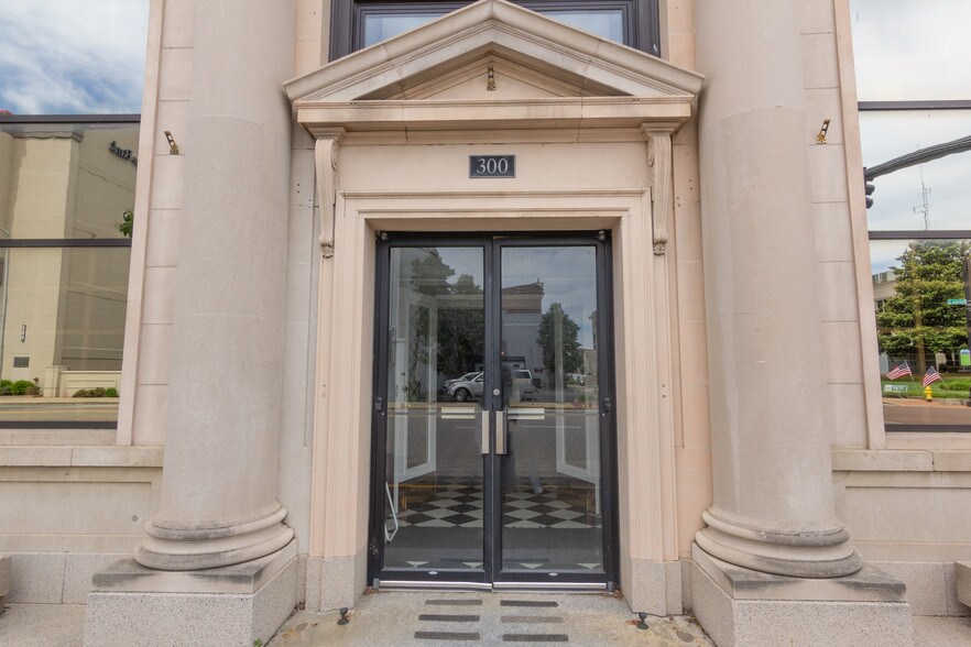 More Photos Of 300 Frederica St, Owensboro Office For Lease