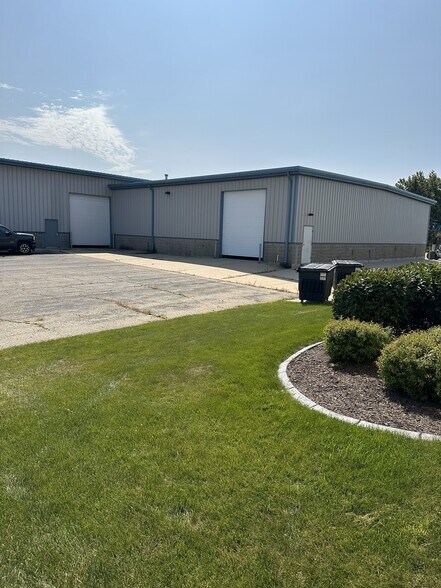 More Photos Of 3020 Meier Rd, Madison Flex For Lease