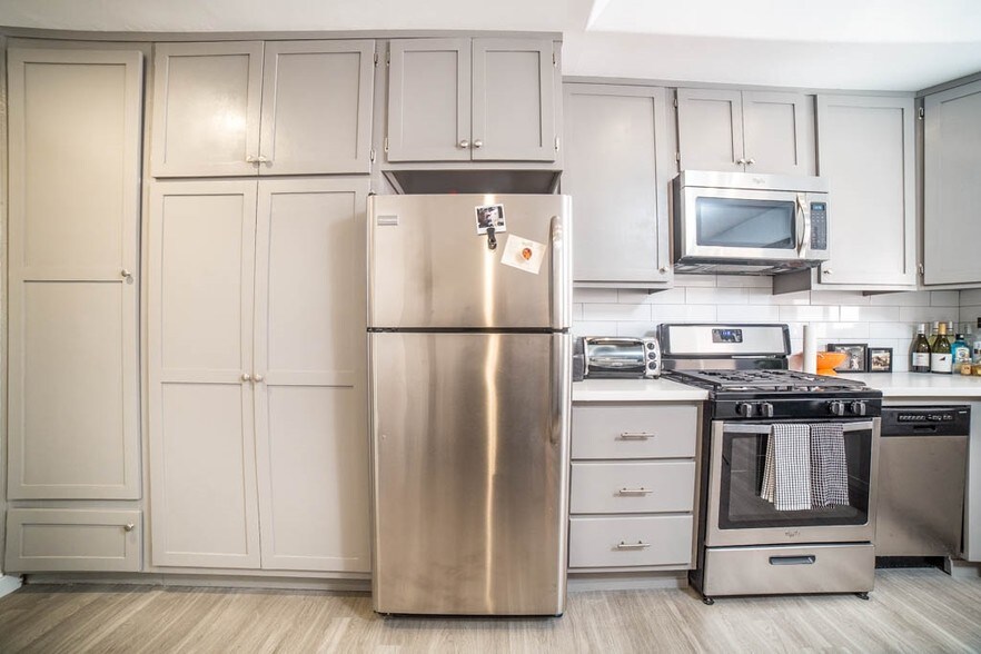 More Photos Of 140 S Westmoreland Ave, Los Angeles Apartments For Sale