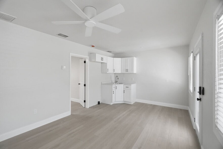 More Photos Of 3101 Beach Blvd S, Gulfport Apartments For Sale