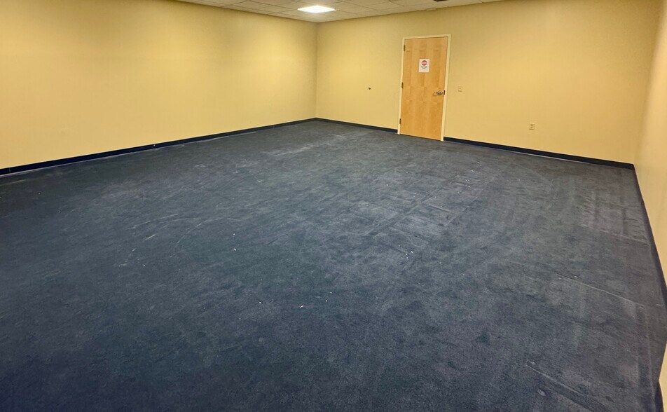 More Photos Of 10 Fox Run Rd, Drums Medical For Lease