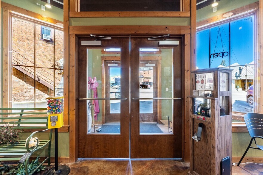 More Photos Of 528 Mount Rushmore Rd, Custer Restaurant For Sale