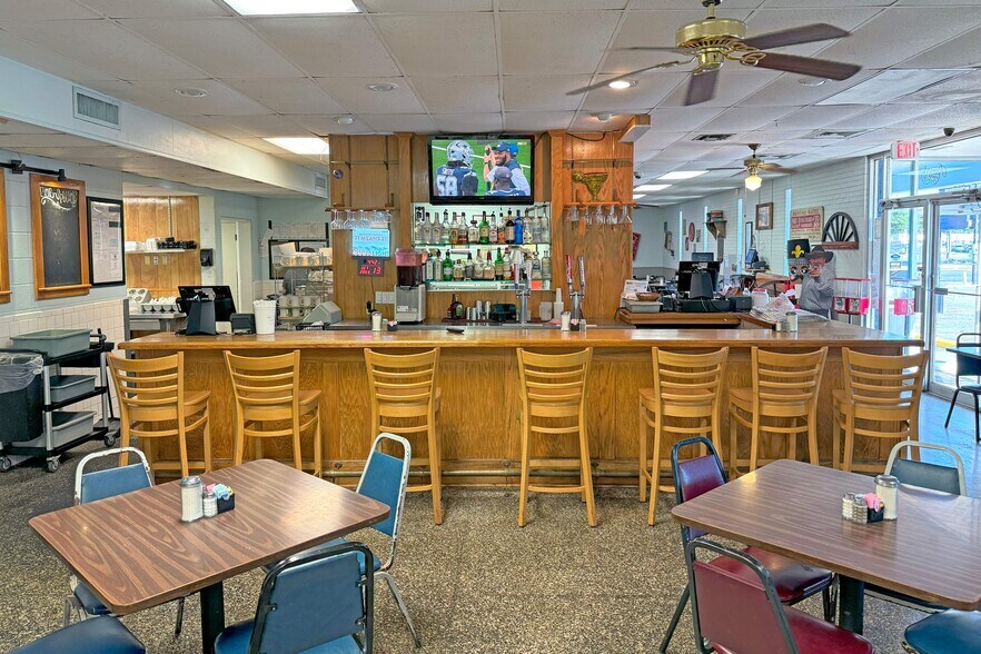 More Photos Of 1403 N Navarro St, Victoria Restaurant For Sale