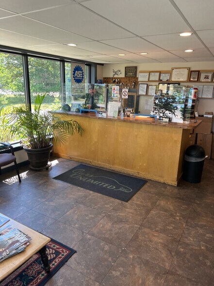 More Photos Of 5 N Line Rd, Edgartown Service For Sale