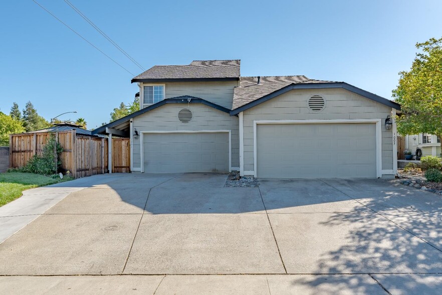 Primary Photo Of 1001 Cirby Oaks Way, Roseville Apartments For Sale