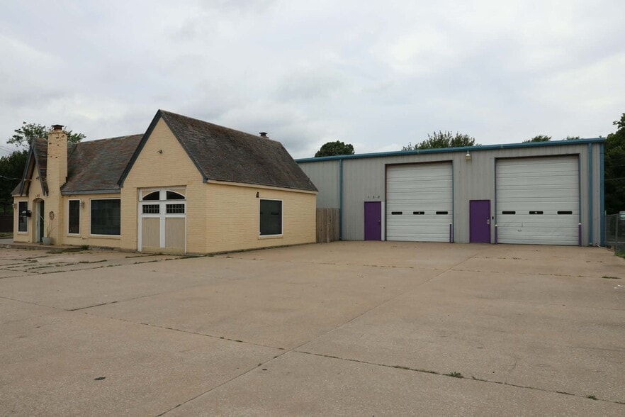 More Photos Of 126 S Pine St, Ponca City Warehouse For Sale