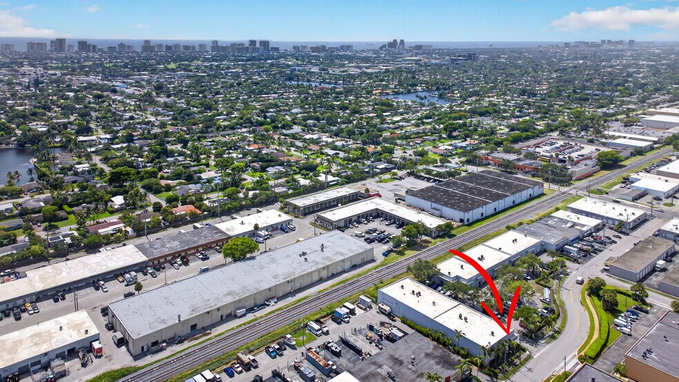 More Photos Of 4700-4712 NE 11th Ave, Oakland Park Warehouse For Lease