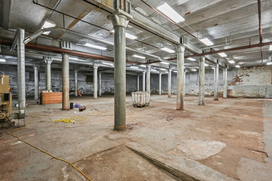 More Photos Of 431 Harris Ave, Providence Warehouse For Sale