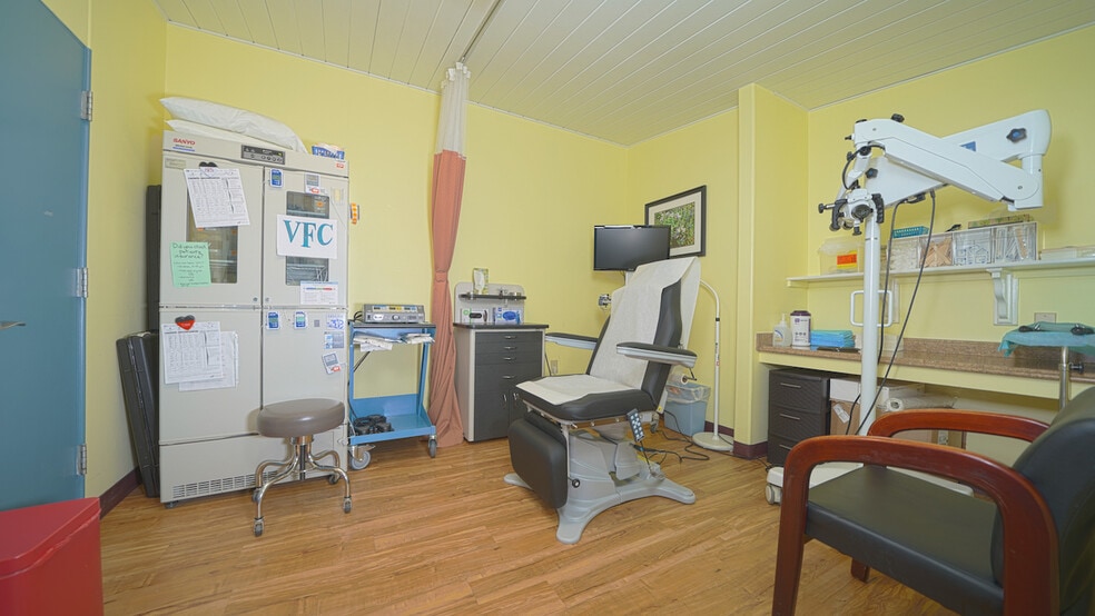 More Photos Of 555 Meeker St, Delta Medical For Lease