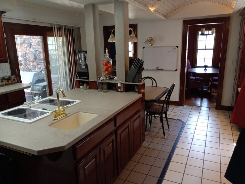 More Photos Of 900 N Burford Ave, Watonga Specialty For Sale