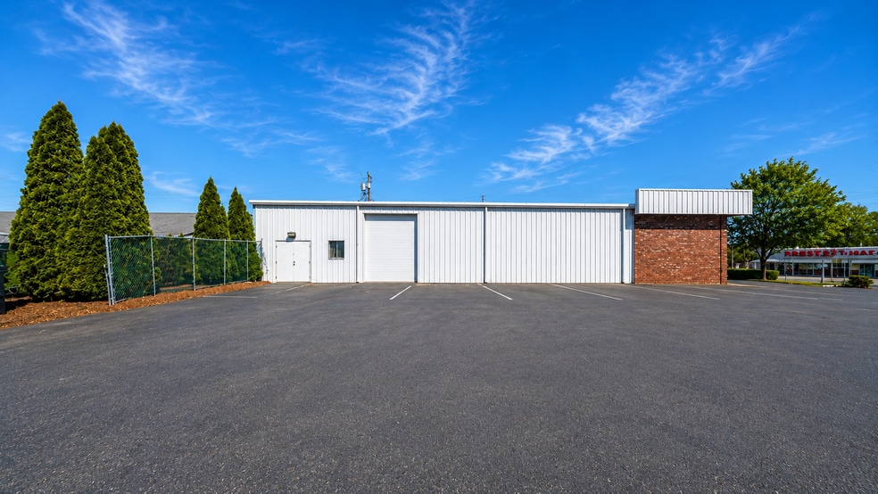 More Photos Of 473 Washington Ave, North Haven Freestanding For Lease