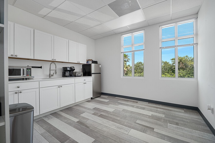 More Photos Of 180 Pinnacles Dr, Palm Coast Medical For Lease