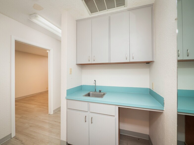 More Photos Of 4409 Menchaca Rd, Austin Medical For Sale