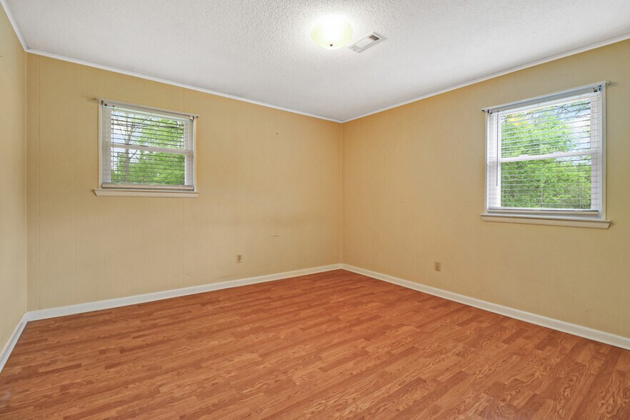More Photos Of 148 Porter Ln, Spring City Specialty For Sale